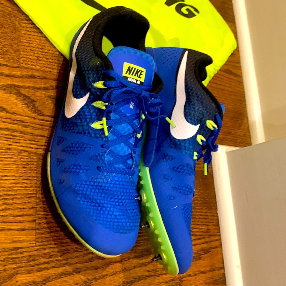 Men’s Nike track and field sneakers